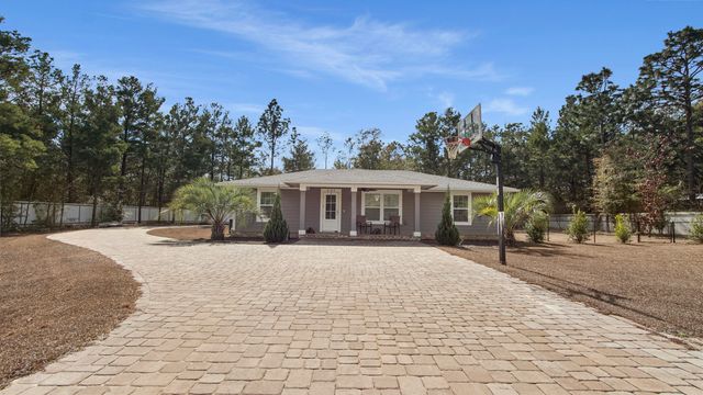521 W Juniper Avenue, Defuniak Springs, FL 32433