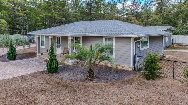 521 W Juniper Avenue, Defuniak Springs, FL 32433