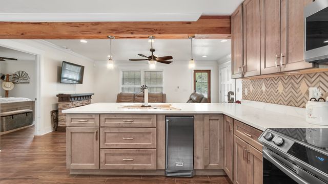 521 W Juniper Avenue, Defuniak Springs, FL 32433