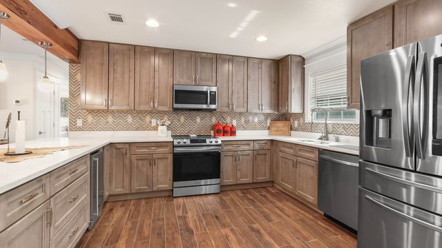 521 W Juniper Avenue, Defuniak Springs, FL 32433