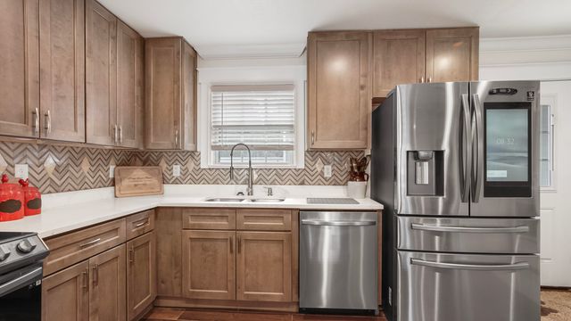 521 W Juniper Avenue, Defuniak Springs, FL 32433