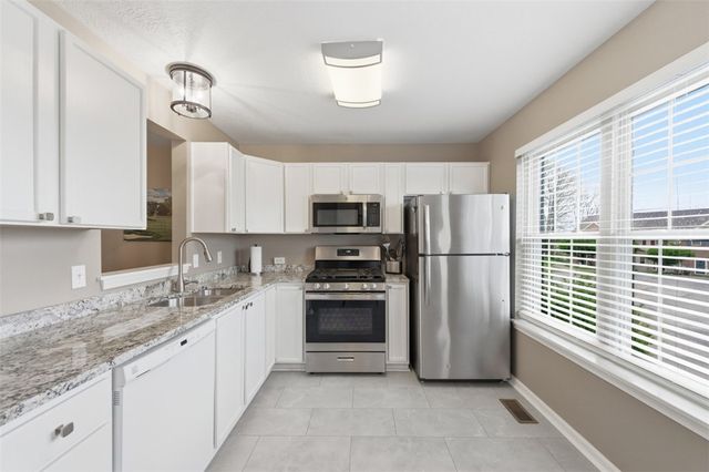 229 Hillvue Dr, Seven Fields Boro, PA 16046