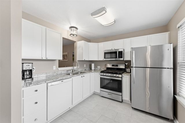 229 Hillvue Dr, Seven Fields Boro, PA 16046