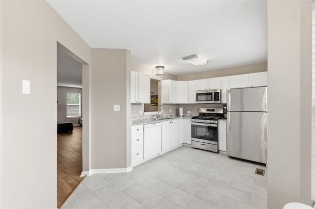 229 Hillvue Dr, Seven Fields Boro, PA 16046
