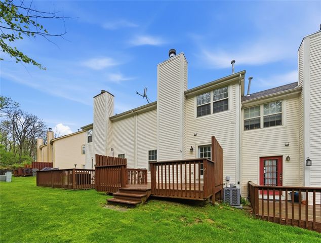 229 Hillvue Dr, Seven Fields Boro, PA 16046