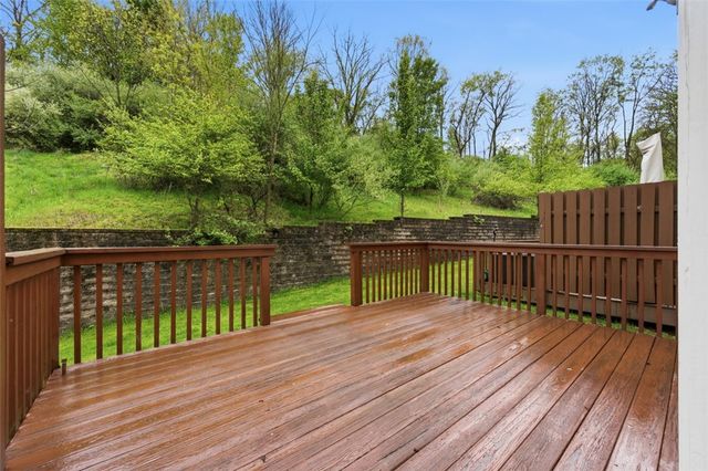 229 Hillvue Dr, Seven Fields Boro, PA 16046