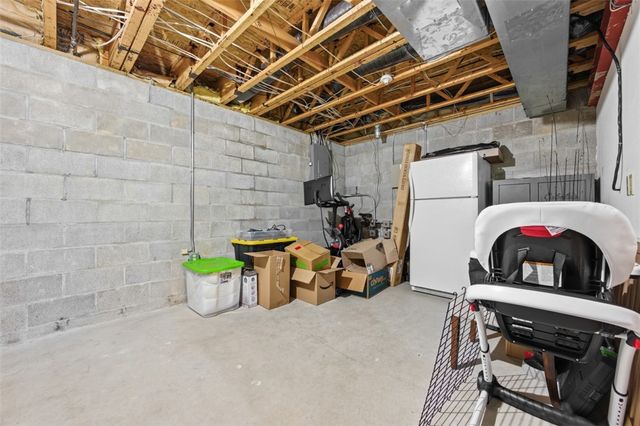 229 Hillvue Dr, Seven Fields Boro, PA 16046
