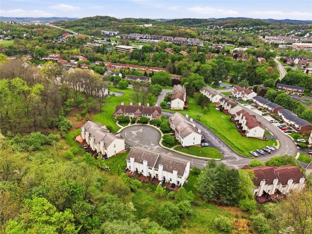 229 Hillvue Dr, Seven Fields Boro, PA 16046