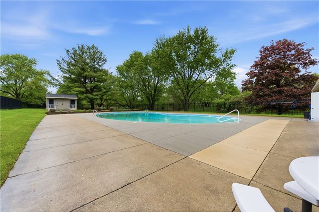 229 Hillvue Dr, Seven Fields Boro, PA 16046