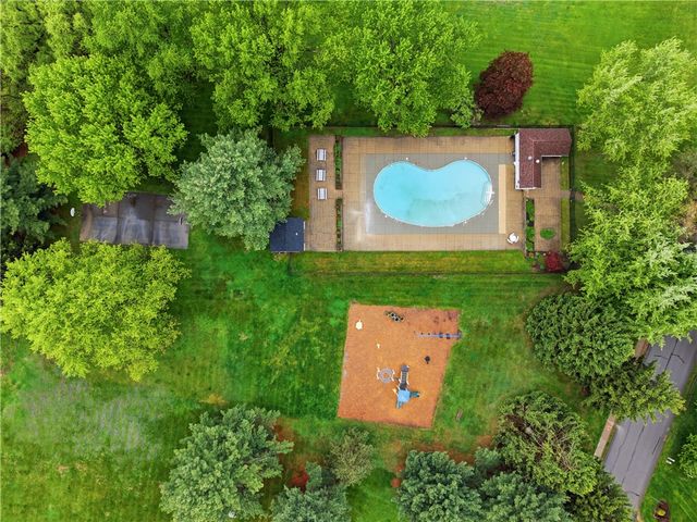 229 Hillvue Dr, Seven Fields Boro, PA 16046