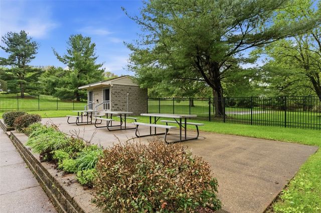 229 Hillvue Dr, Seven Fields Boro, PA 16046