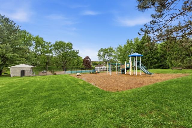 229 Hillvue Dr, Seven Fields Boro, PA 16046