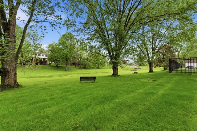 229 Hillvue Dr, Seven Fields Boro, PA 16046