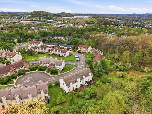 229 Hillvue Dr, Seven Fields Boro, PA 16046