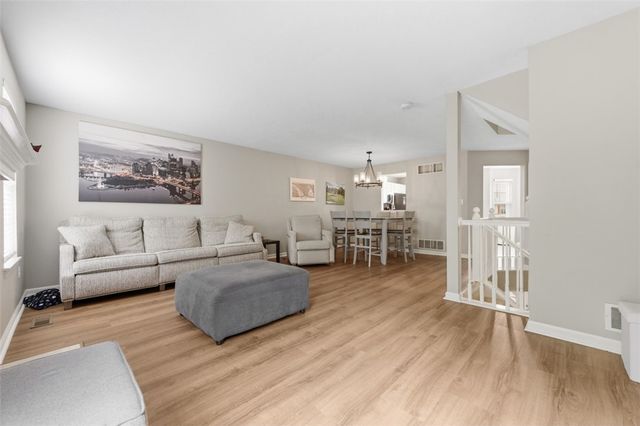 229 Hillvue Dr, Seven Fields Boro, PA 16046