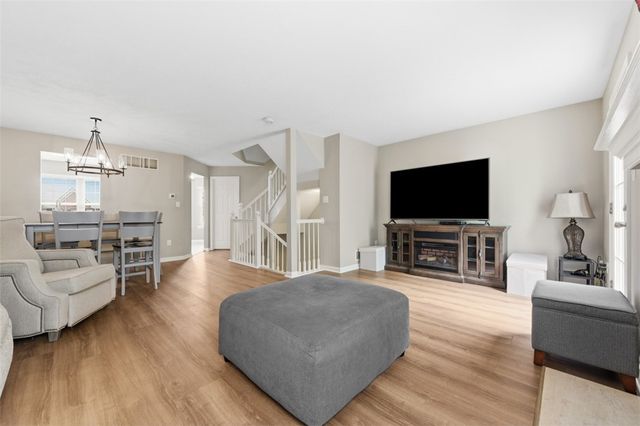 229 Hillvue Dr, Seven Fields Boro, PA 16046