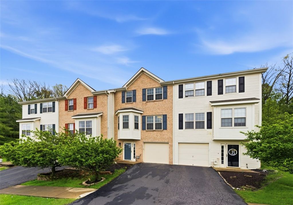 229 Hillvue Dr, Seven Fields Boro, PA 16046