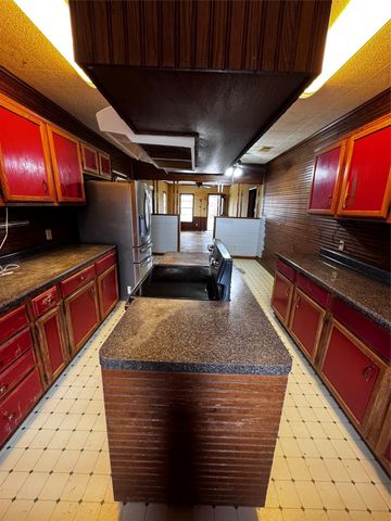 603 Fm 2436, La Grange, TX 78945