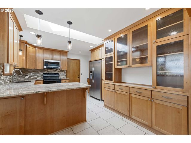 414 Sw FRENWOOD Way, Beaverton, OR 97005