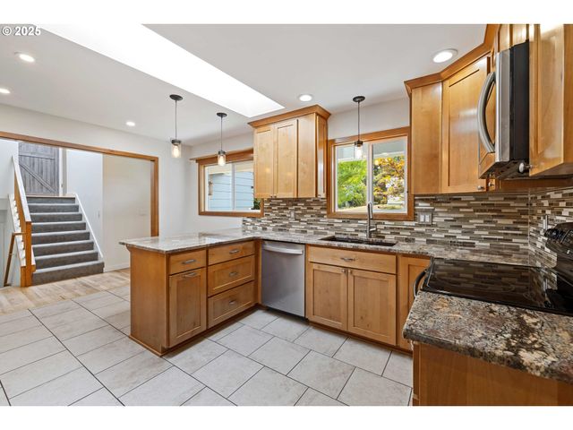 414 Sw FRENWOOD Way, Beaverton, OR 97005