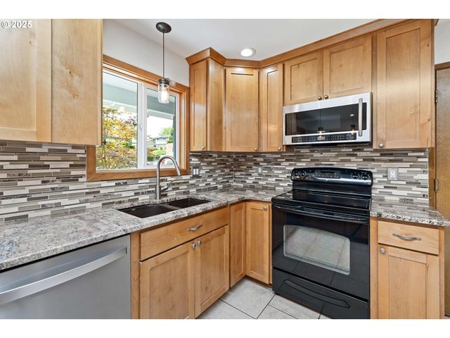 414 Sw FRENWOOD Way, Beaverton, OR 97005