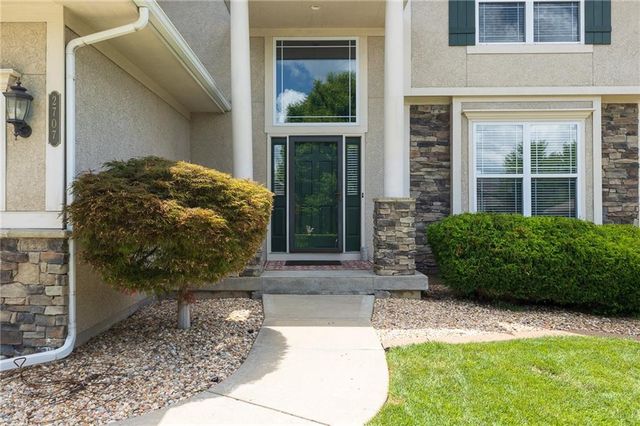 2707 SW 9TH Terrace, Lee's Summit, MO 64081