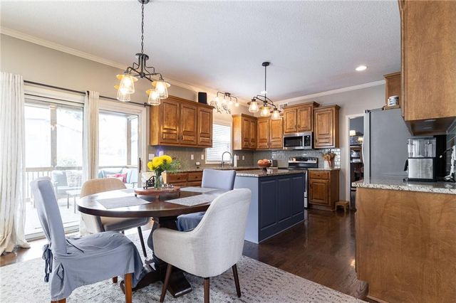 2707 SW 9TH Terrace, Lee's Summit, MO 64081