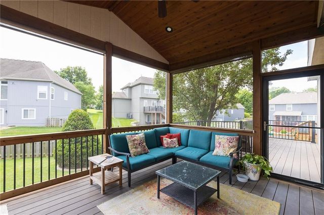2707 SW 9TH Terrace, Lee's Summit, MO 64081