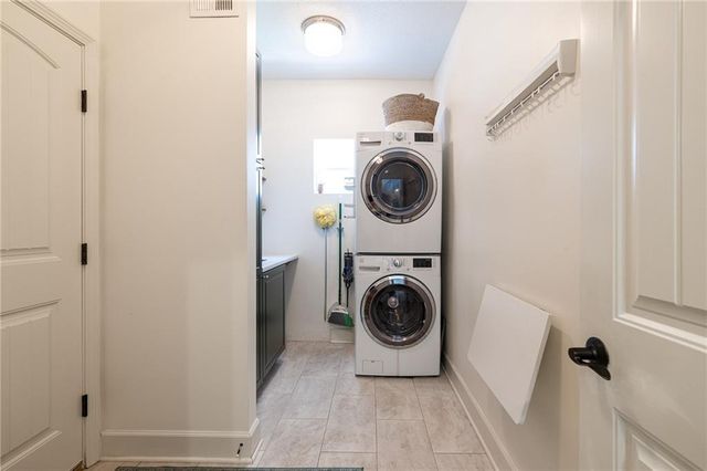 2707 SW 9TH Terrace, Lee's Summit, MO 64081