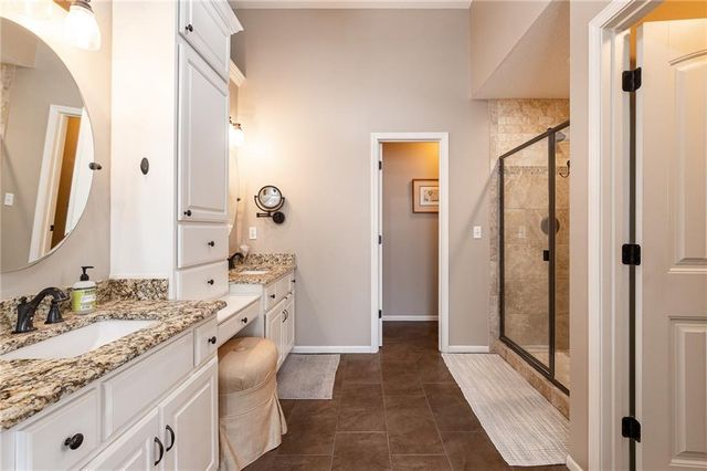 2707 SW 9TH Terrace, Lee's Summit, MO 64081