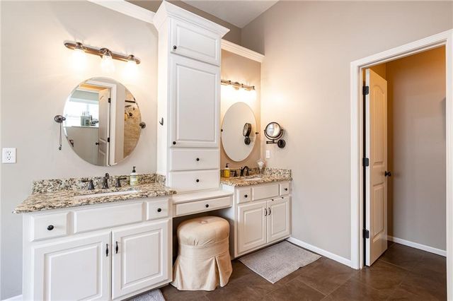 2707 SW 9TH Terrace, Lee's Summit, MO 64081