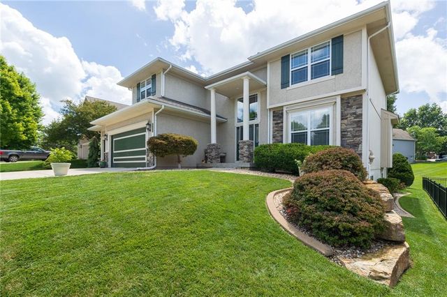 2707 SW 9TH Terrace, Lee's Summit, MO 64081