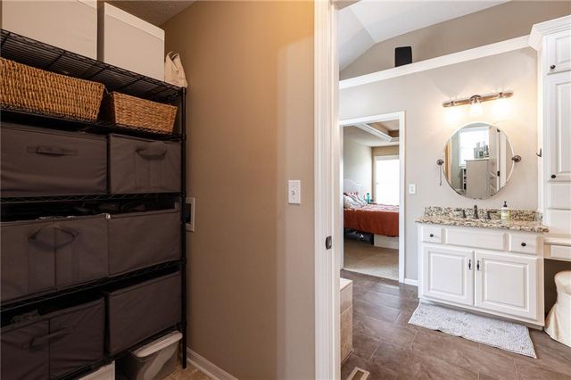 2707 SW 9TH Terrace, Lee's Summit, MO 64081
