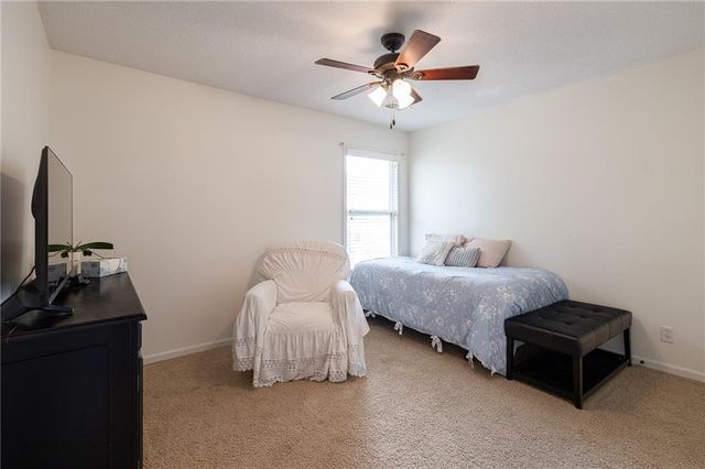2707 SW 9TH Terrace, Lee's Summit, MO 64081
