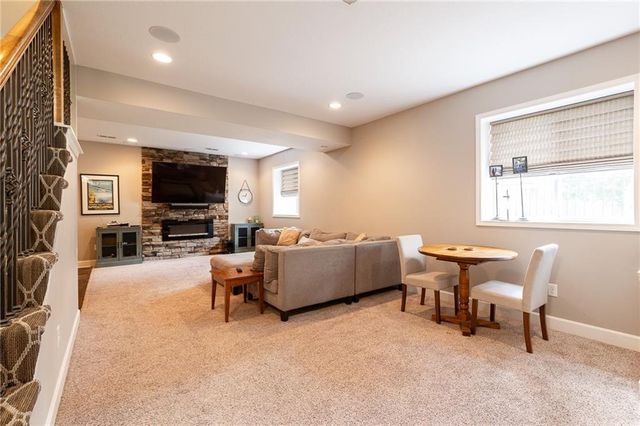 2707 SW 9TH Terrace, Lee's Summit, MO 64081