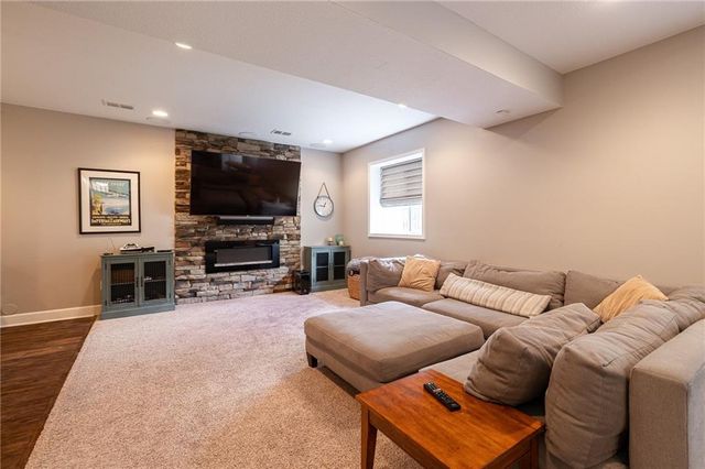 2707 SW 9TH Terrace, Lee's Summit, MO 64081