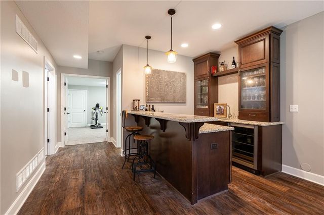 2707 SW 9TH Terrace, Lee's Summit, MO 64081