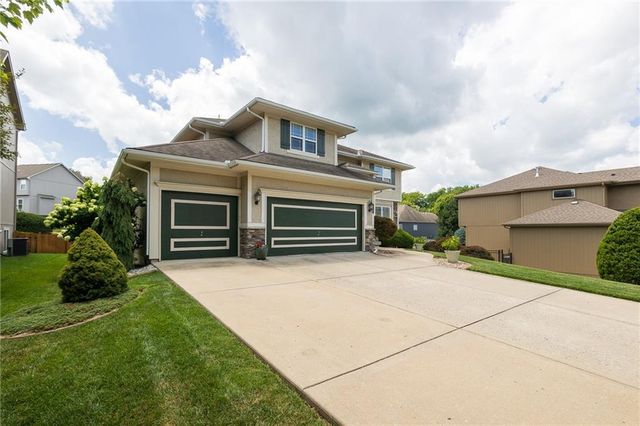 2707 SW 9TH Terrace, Lee's Summit, MO 64081