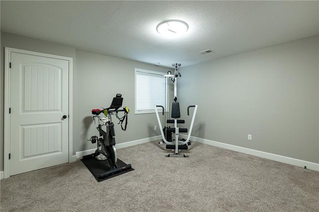 2707 SW 9TH Terrace, Lee's Summit, MO 64081