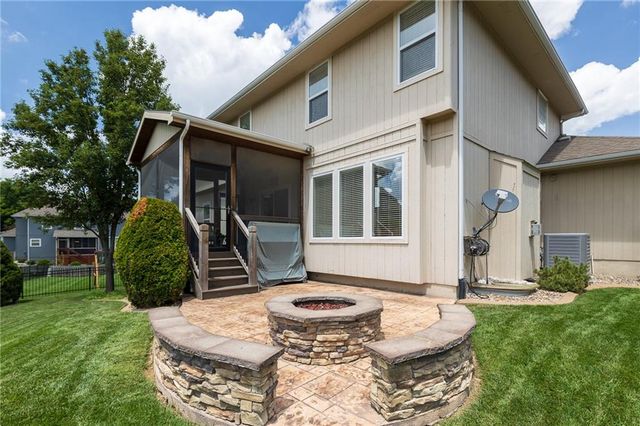 2707 SW 9TH Terrace, Lee's Summit, MO 64081