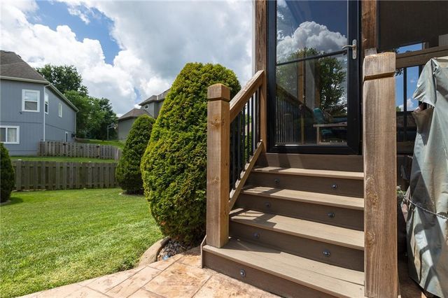 2707 SW 9TH Terrace, Lee's Summit, MO 64081