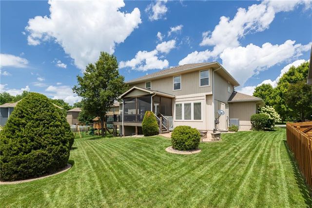 2707 SW 9TH Terrace, Lee's Summit, MO 64081