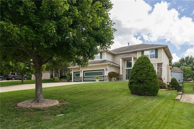 2707 SW 9TH Terrace, Lee's Summit, MO 64081