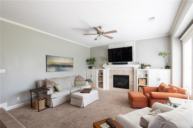 2707 SW 9TH Terrace, Lee's Summit, MO 64081