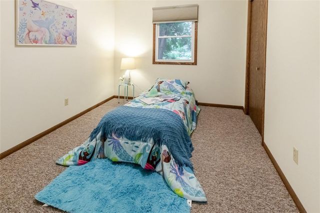 1210 S 50th Avenue, Eau Claire, WI 54703