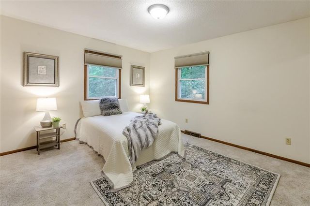 1210 S 50th Avenue, Eau Claire, WI 54703