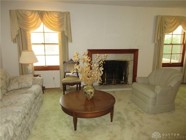827 Hickory Lane, Troy, OH 45373