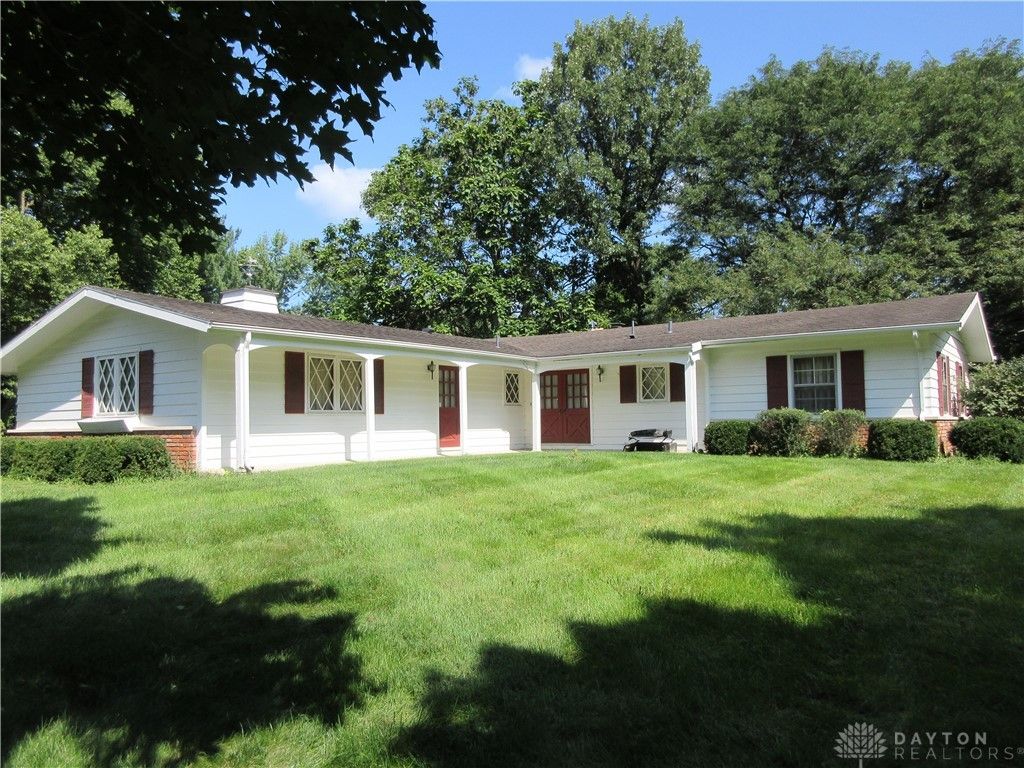 827 Hickory Lane, Troy, OH 45373
