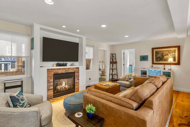 9 A Holway, Provincetown, MA 02657