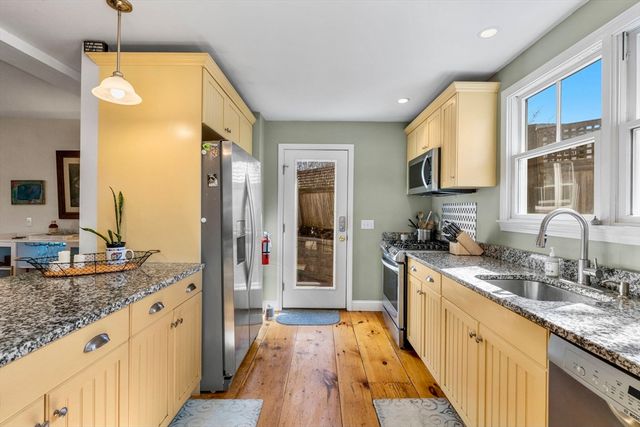 9 A Holway, Provincetown, MA 02657